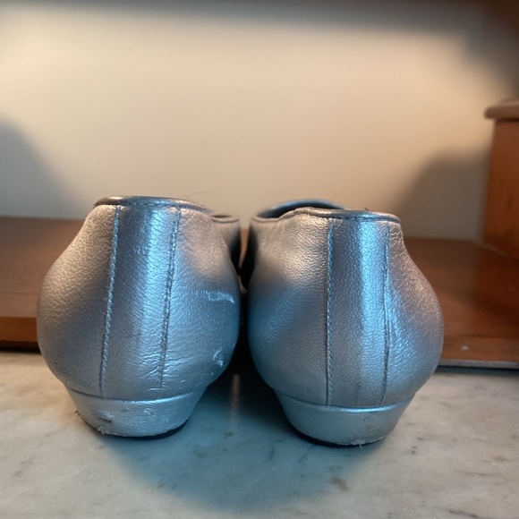 EVAN PICONE Silver Flats Size 6.5 - Picture 3 of 8